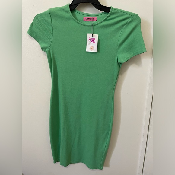 Solid Color Fitted Dress Set - Picture 5 of 5